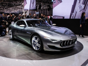 Maserati представит серийную версию Alfieri и первый кроссовер Levante.