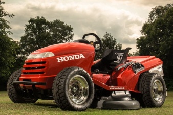 Компания Honda создала самую быструю в мире гоночную газонокосилку