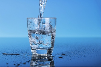 Вода в стакане может быть старше Солнца